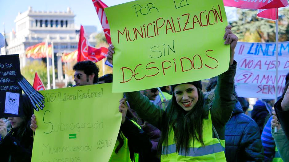 Concentracin de trabajadoras de Linea Madrid en Cibeles
