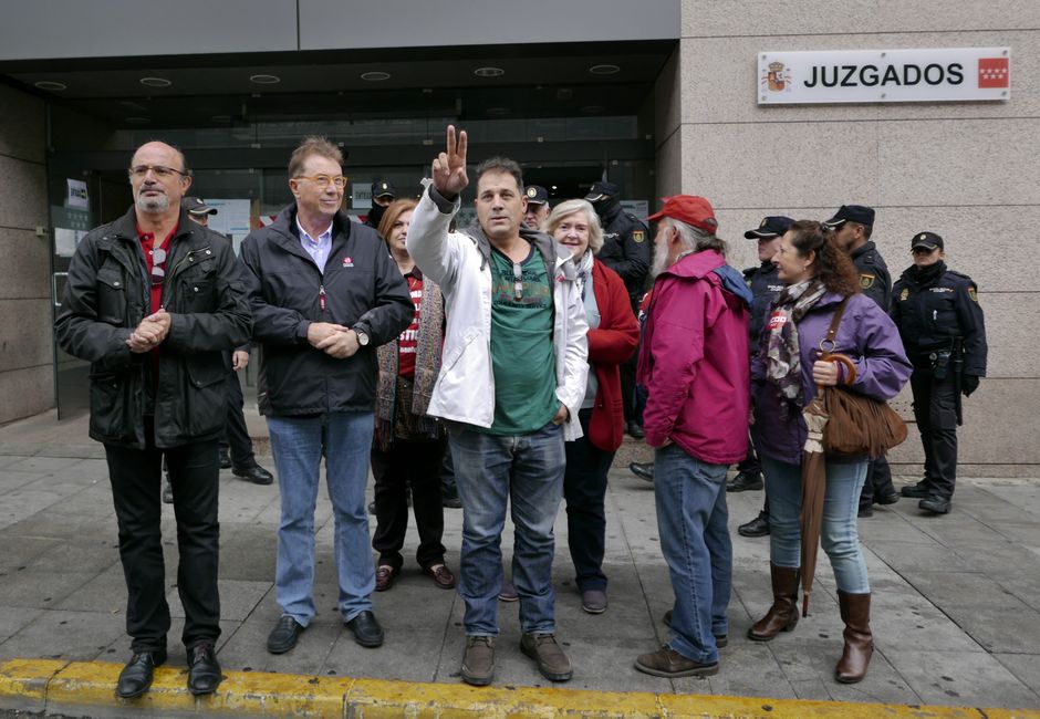 Concentracin de apoyo a Juan Carlos Asenjo en los Juzgados de Fuenlabrada