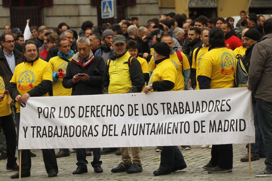 Concentracin de trabajadores de SAMUR Madrid, en la Plaza de la Villa