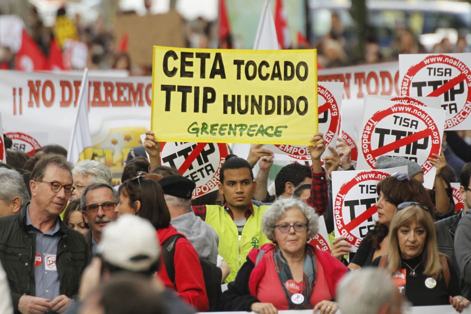 Manifestacin contra la pobreza, la desigualdad y los Tratados de Libre Comercio CETA, TTIP y TISA