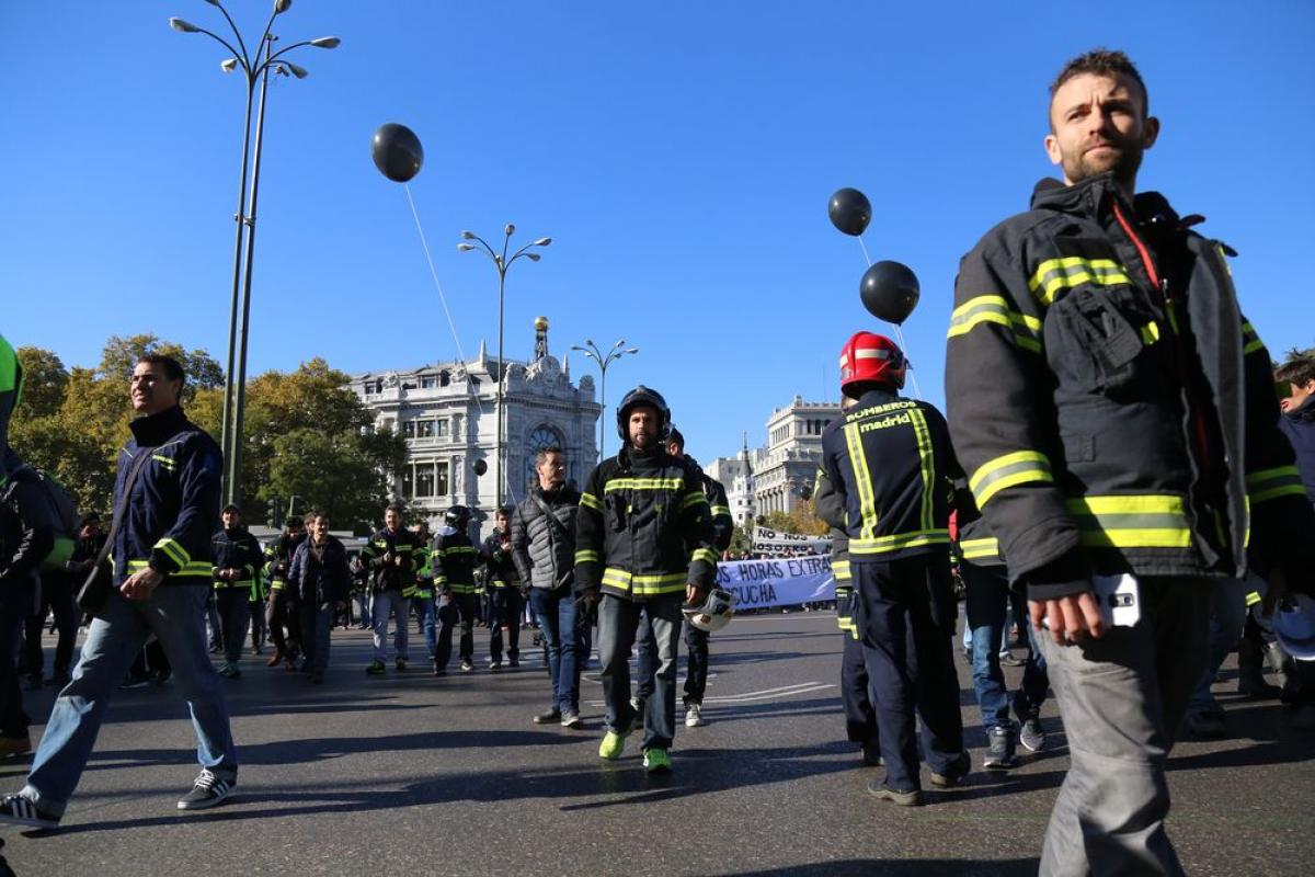 Noviembre. Manifestacin de bomberos del Ayuntamiento de Madrid