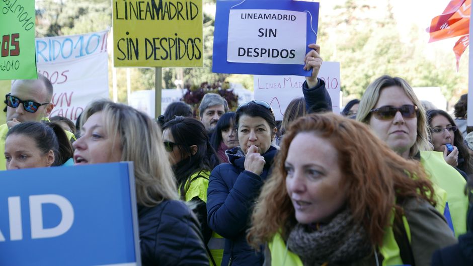 Concentracin de trabajadoras de Linea Madrid en Cibeles
